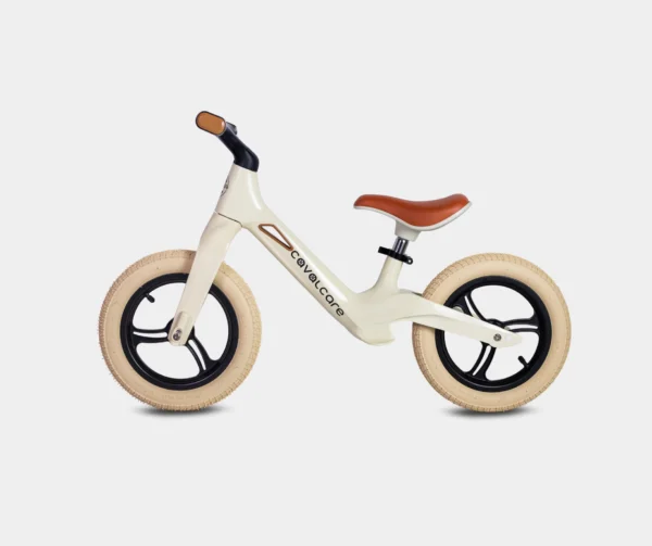 Świecąca kierownica LED w rowerku biegowym Cavalcare Lunare w kolorze beżowym - bezpieczna jazda po zmroku